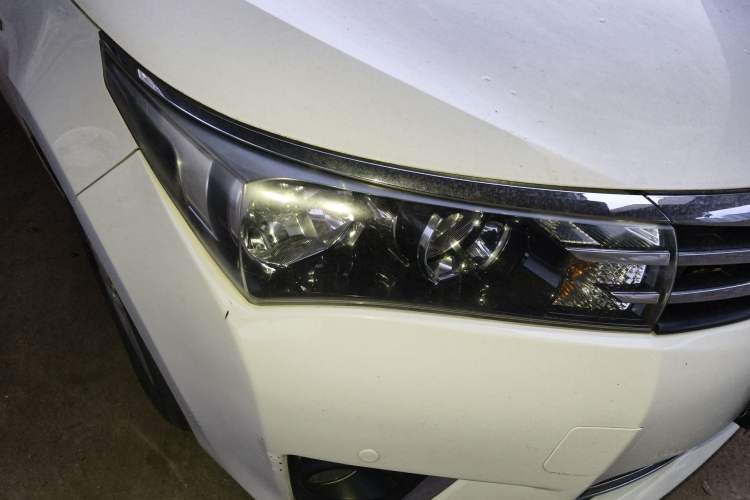 Used Toyota Corolla 2014 1.6L CVT GL-i Right Front Headlight