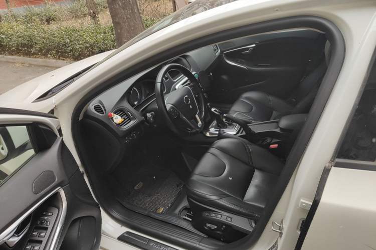 Used Volvo V40 2017 T3 Zhiyi Edition