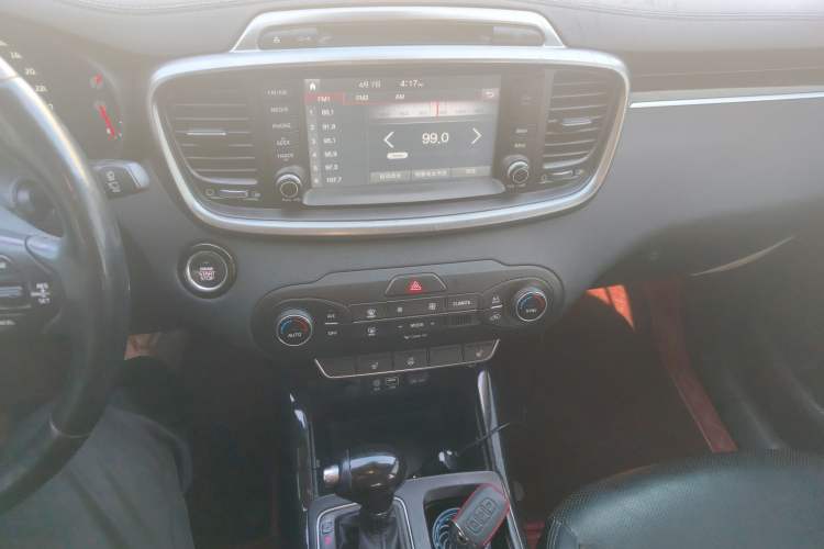 Used Kia Sorento 2015 Sorento L 2.4L Gasoline 4WD Elite Edition 7 Seats China V Emission Standard Audio And AC Panel