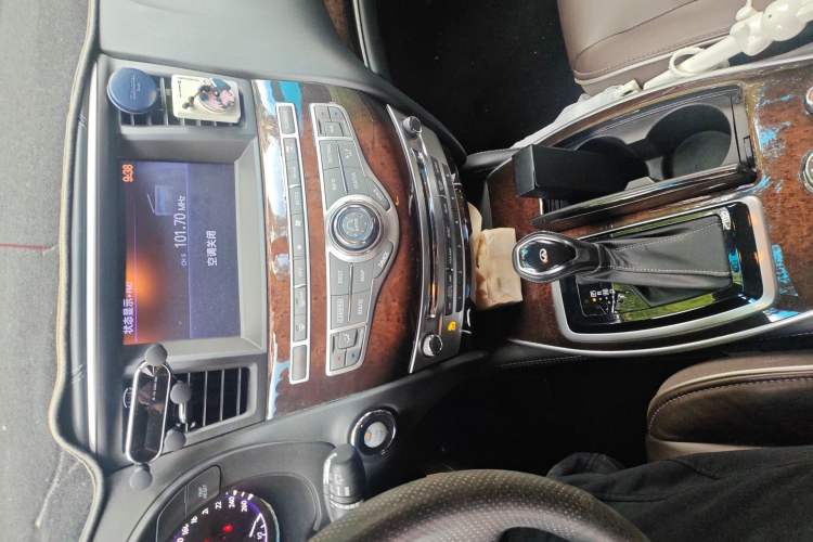 Used Infiniti QX60 2018 2.5 S/C Hybrid Two-Wheel-Drive Excellence Edition China VI Standard
