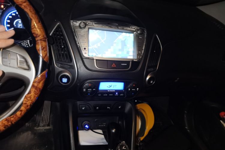 Used Hyundai ix35 2013 2.0L Automatic Two-Wheel Drive Leading GLX China IV Standard Audio And AC Panel