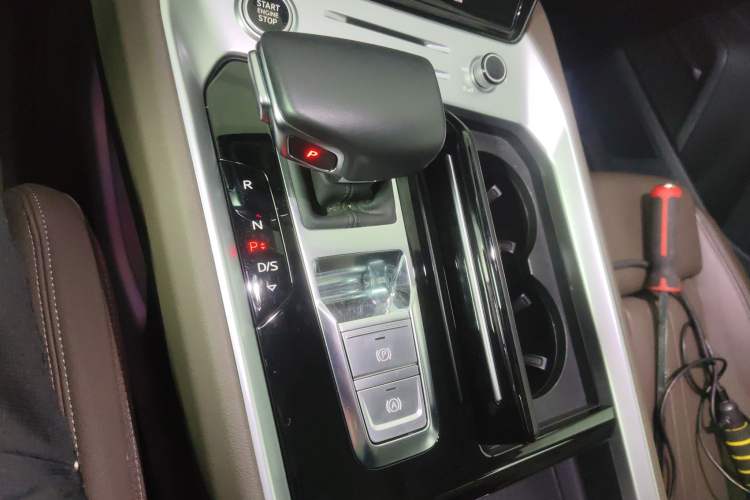 Used Audi Q6 2023 45 TFSI quattro Qiyun Edition Light Yulin Package Gear Lever