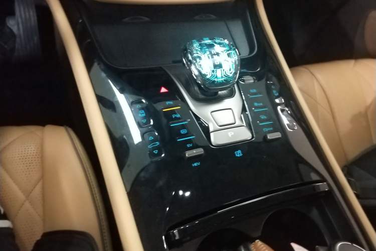 Used Denza D9 2022 DM-i 970 Four-Wheel Drive Flagship Model Gear Lever