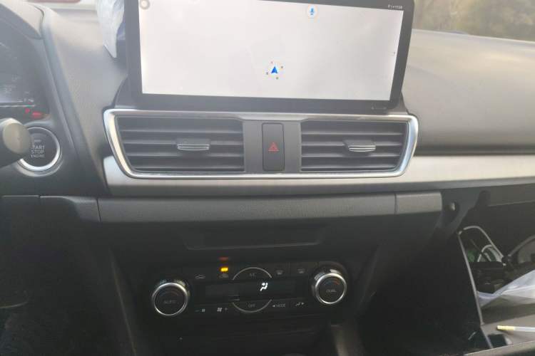 Used Mazda Mazda 3 Axela 2014 Sedan 1.5L Automatic Luxury Model
