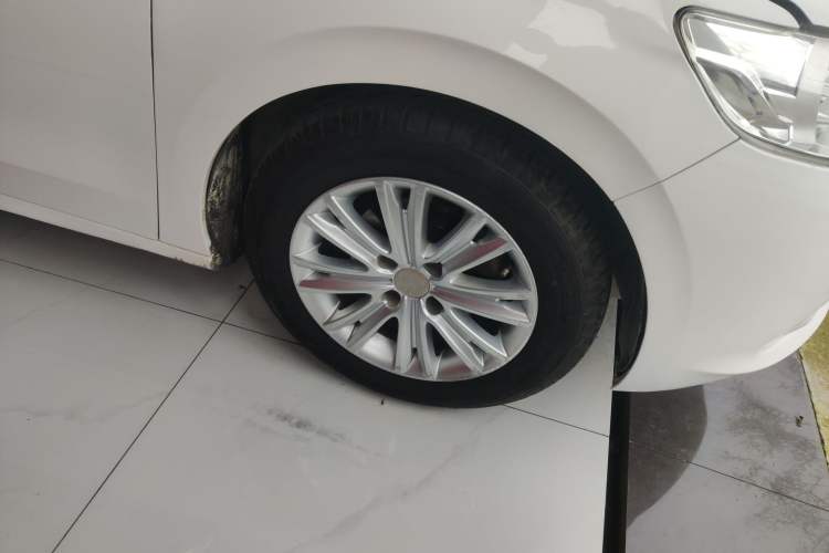 Used Peugeot 301 2016 1.6L Automatic Comfort Edition Right Front Wheel Hub