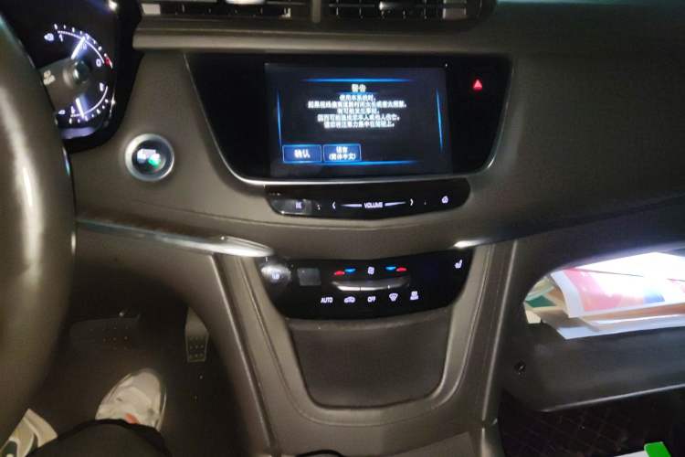 Used Cadillac XT5 2018 28E Four-Wheel Drive Tech Version Audio And AC Panel