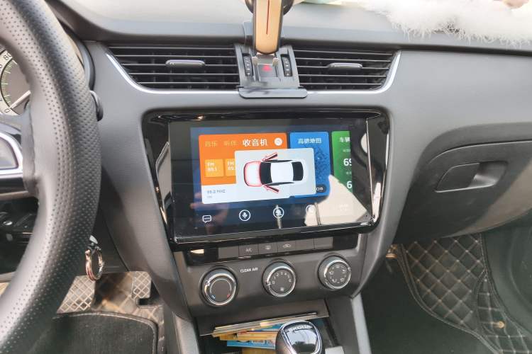 Used Skoda Octavia 2020 1.5L Automatic SmartDrive Luxury Edition Audio And AC Panel