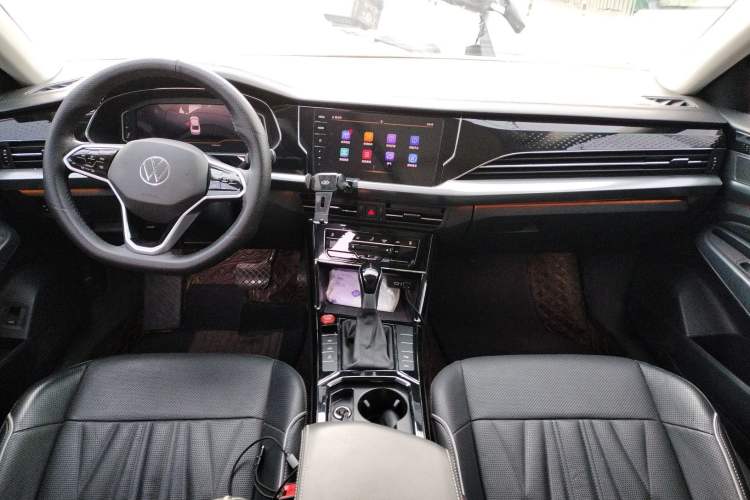 Used Volkswagen Passat 2022 330TSI Luxury Edition Center Console