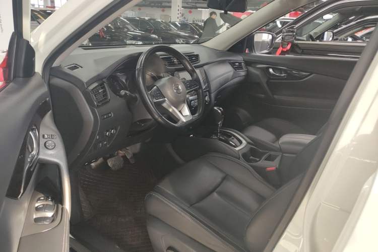 Used Nissan X-Trail 2022 2.0L Two-Wheel Drive Smart Connect Premium Edition