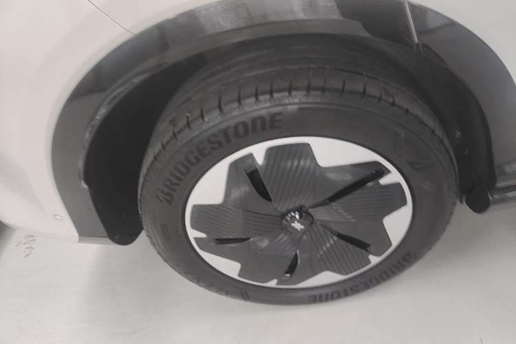 Used IM LS7 2023 90 kWh Elite Rear-Drive Version
