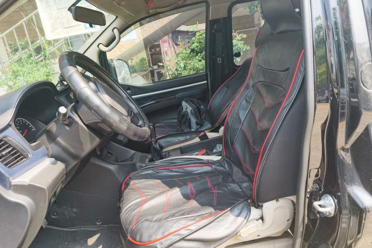 Used FORTHING Lingzhi 2023 M5L 1.6L Rental Custom Edition 7 Seats
