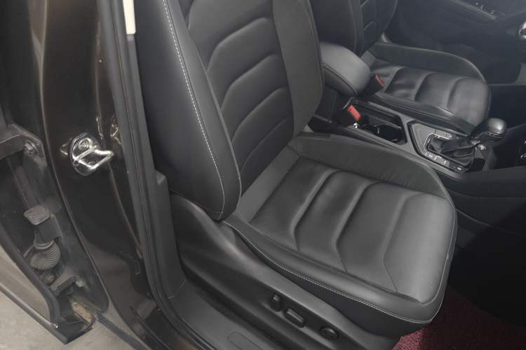 Used Volkswagen Tiguan L 2018 330TSI Automatic Two-Wheel Drive Luxury Edition Right Front Seat