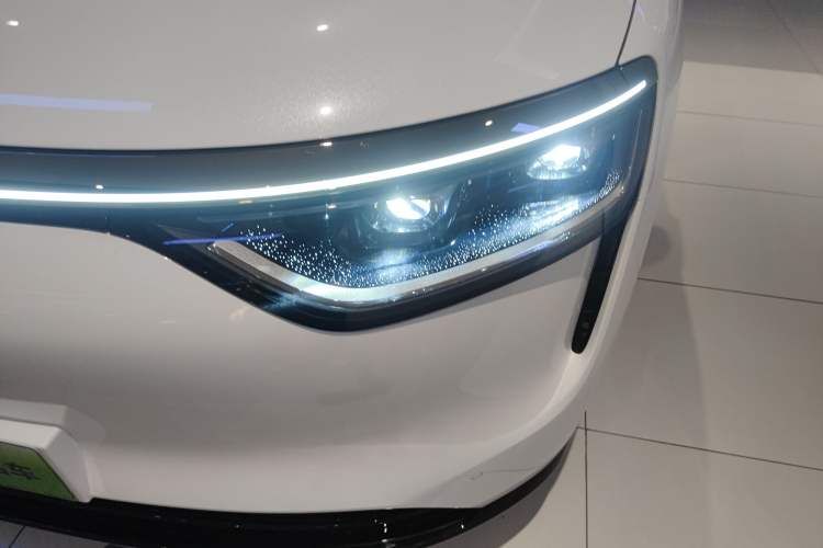 Used Hima AITO M8 2025 Extended-Range Max+ Version 53.4 kWh 6-Seater Edition Left Front Headlight