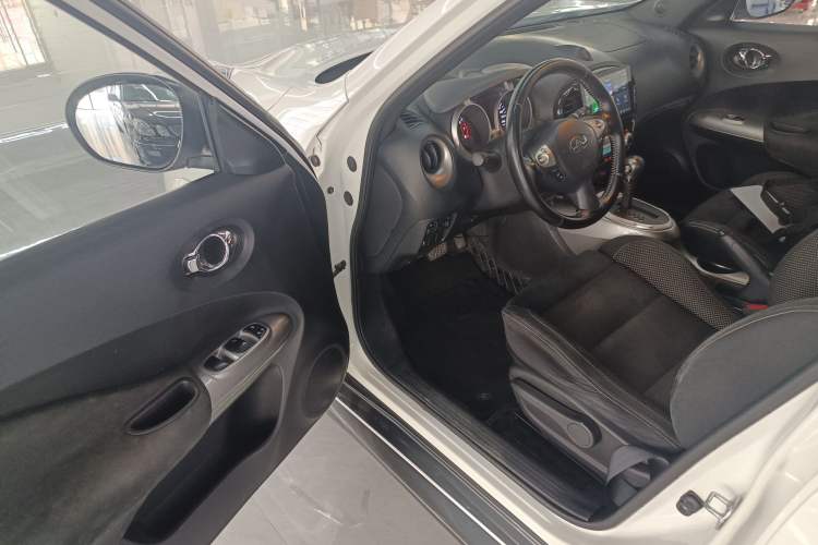 Used Infiniti ESQ 2014 1.6L Spontaneous Edition
