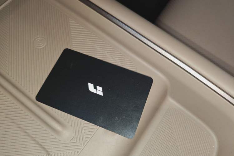 Used Li Auto i6 2025 Model Two-Wheel-Drive Standard Type
