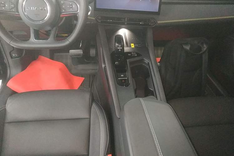 Used Lynk & Co 03 2023 1.5TD DCT JingPro Gear Lever