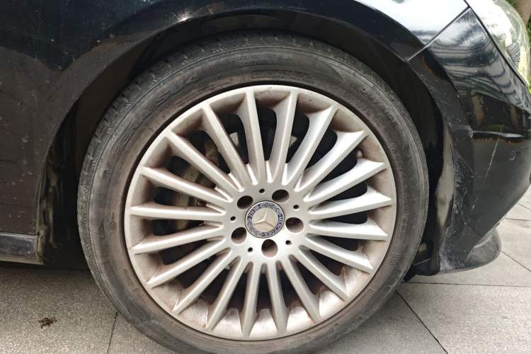 Used Mercedes-Benz E-Class 2014 E 260 L Luxury Model Right Front Wheel Hub