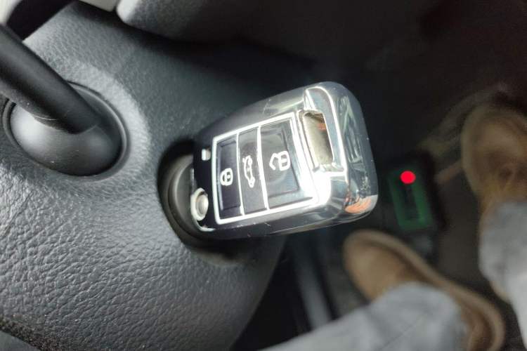 Used Volkswagen Touran 2018 Volkswagen Touran L 280TSI DSG Comfort Edition 7 Seats China V Emission Standard Vehicle Key