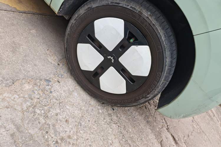 Used Wuling Hongguang MINIEV 2024 3rd Generation 215km Advanced Version Right Front Wheel Hub