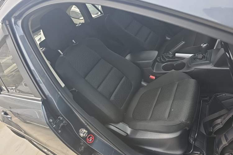 Used Mazda CX-5 2014 2.0L Automatic Two-Wheel Drive Urban Version Right Front Seat