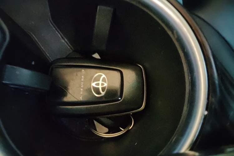 Used Toyota Camry 2018 2.0G Luxury Edition Vehicle Key