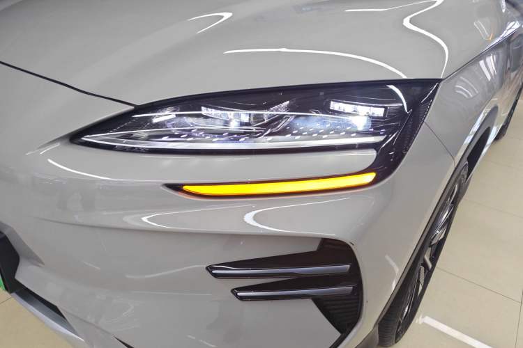 Used BYD Song PLUS New Energy 2025 EV 520km Luxury Version
