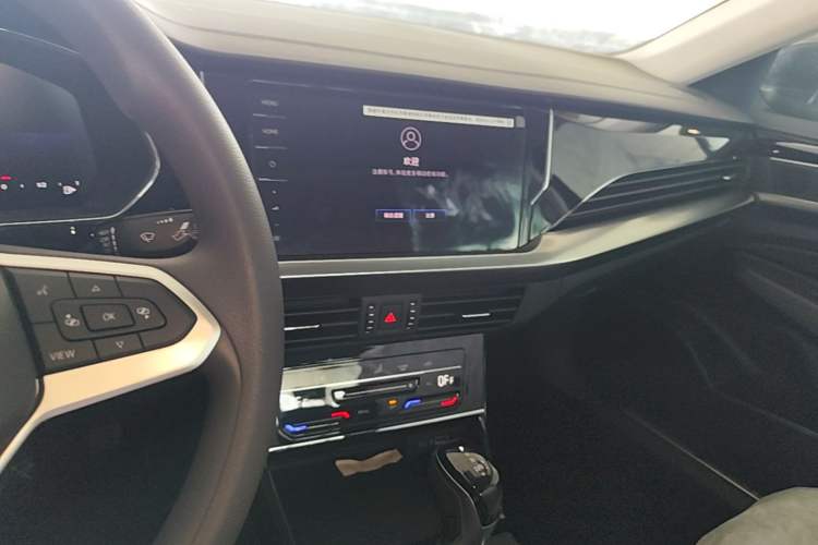 Used Volkswagen Passat New Energy 2025 430 PHEV Hybrid Business Edition Audio And AC Panel