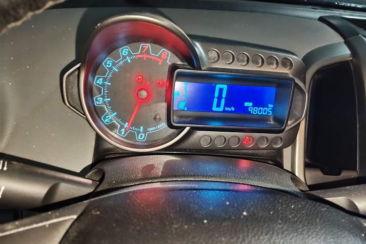 Used Chevrolet Aveo Sonic 2011 Sedan 1.4L MT SL