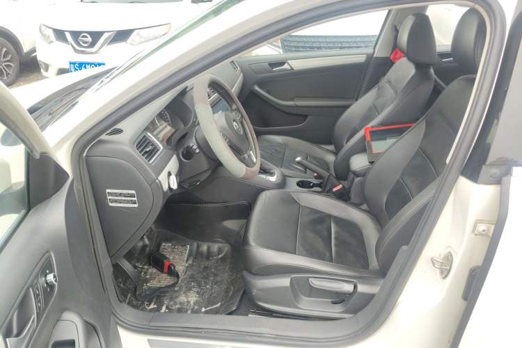 Used Volkswagen Sagitar 2014 Revised Version 1.4TSI Automatic Luxury Edition Left Front Seat