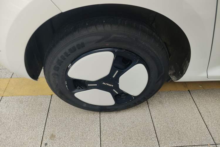 Used CHANGAN NEVO Lumin 2022 155 km – Refreshingly Sweet Edition Right Rear Wheel Hub