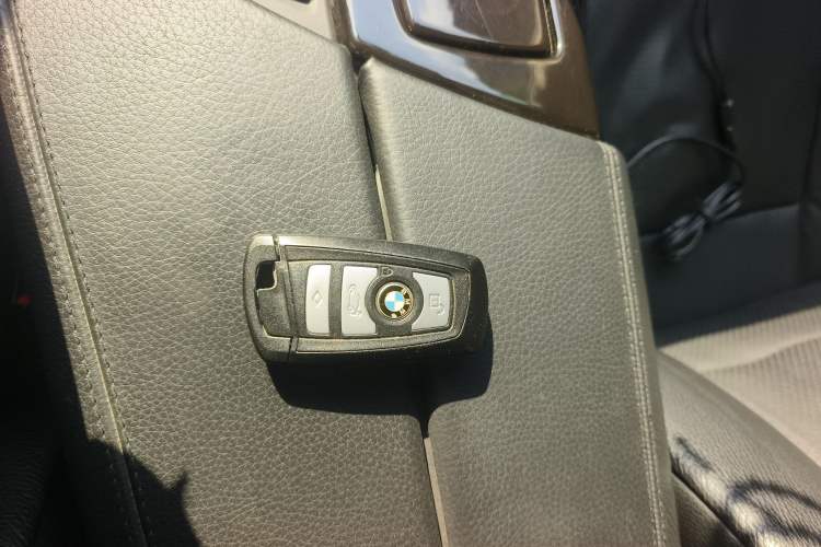 Used BMW 5 Series 2013 525Li Luxury Model
