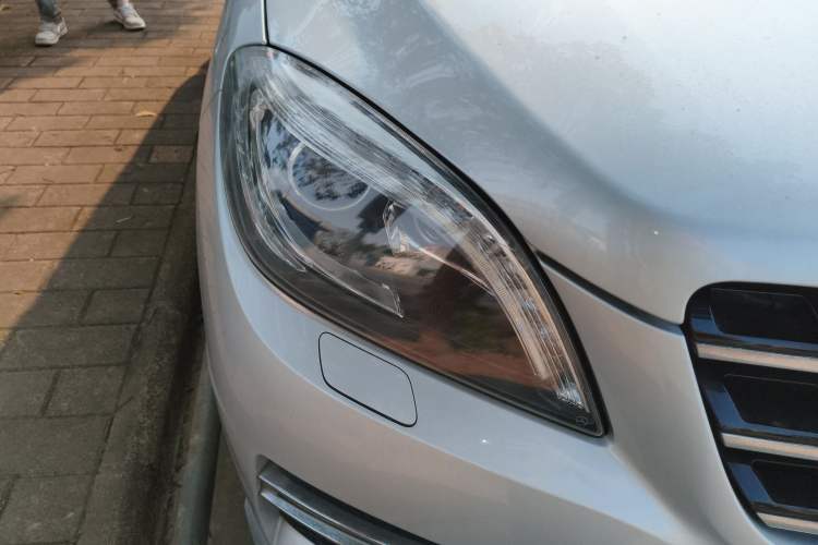 Used Mercedes-Benz M-Class 2014 ML 320 4MATIC Right Front Headlight