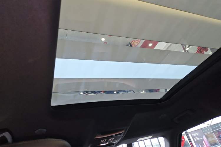 Used Land Rover Defender 2023 Facelift 110 3.0T P400 X-DYNAMIC HSE Headliner