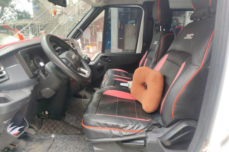 Used JMC Fushun 2023 2.0T Manual Mid-Drive Mid-Roof Commercial Multi-Purpose 7-Seater Passenger Vehicle Left Front Seat