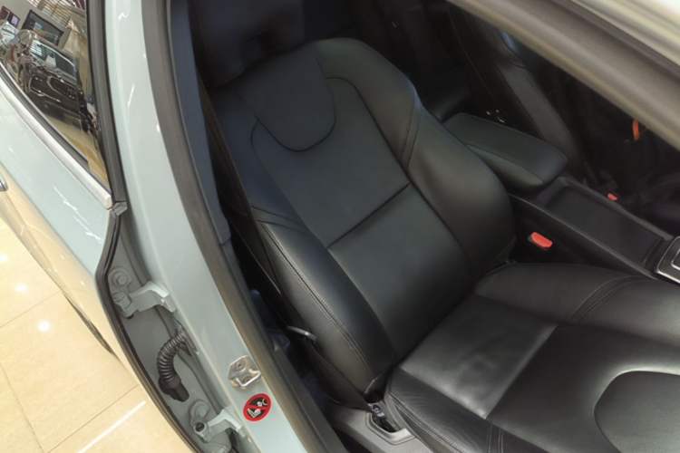 Used Volvo V40 2014 2.0T Zhiya Edition
