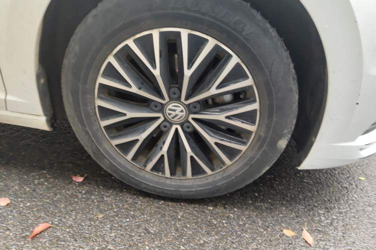 Used Volkswagen Sagitar 2020 280TSI DSG Comfort Version China VI Standard Right Front Wheel Hub