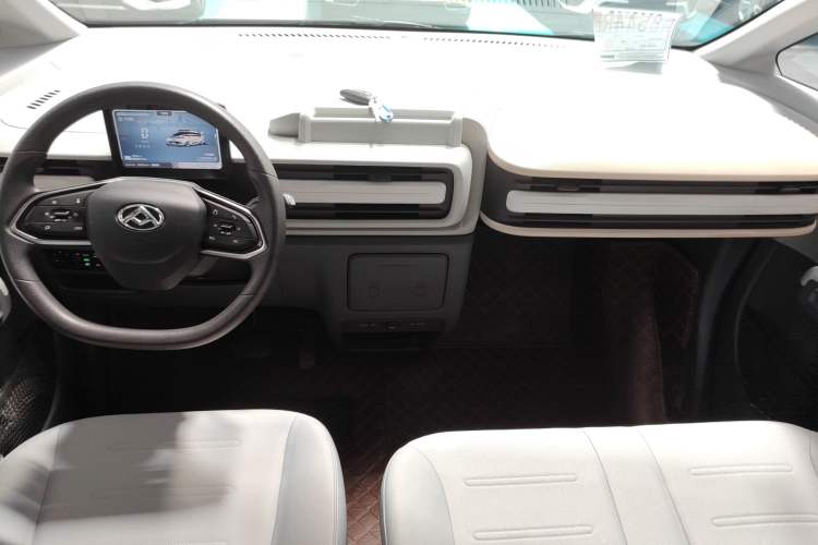 Used SAIC MAXUS Dana V1 2024 V1 Short Wheelbase Low-Roof Multi-Function Version (51 kWh)
