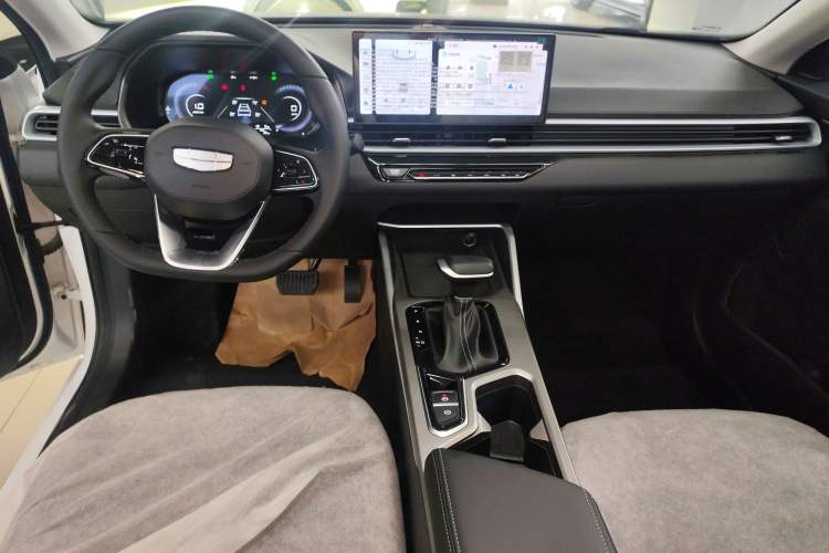 Used Geely Auto Emgrand 2025 4th Generation 1.5L CVT Luxury Version
