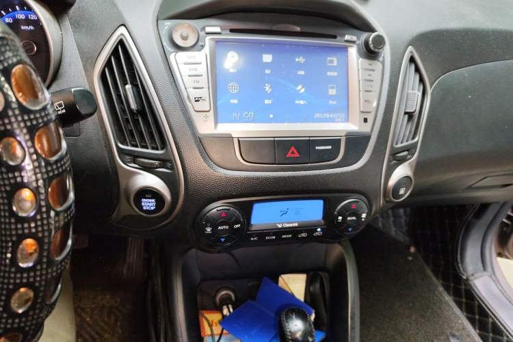 Used Hyundai ix35 2013 2.0L Automatic Two-Wheel Drive Smart GLS China IV Standard
