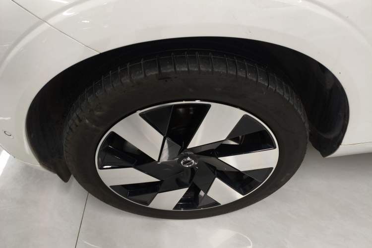 Used Volvo XC60 New Energy 2024 T8 Plug-in Hybrid Long-Range All-Wheel Drive Smart Luxury Edition Left Front Wheel Hub