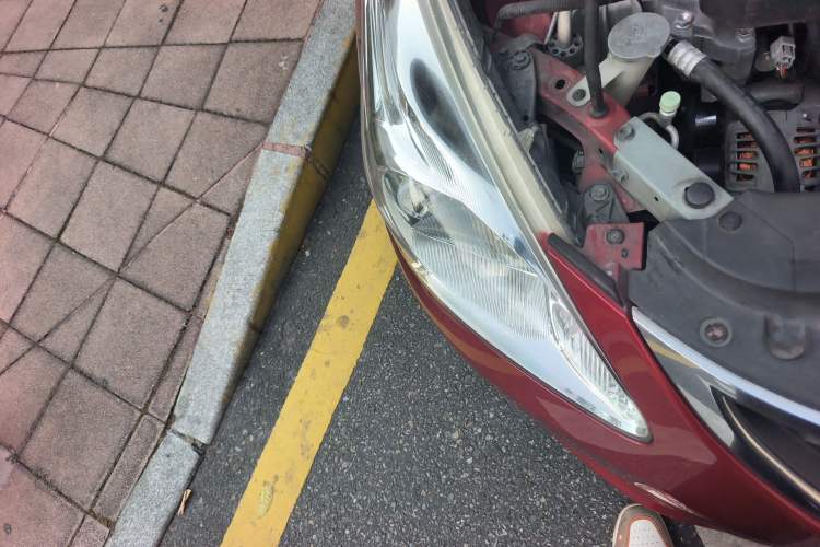 Used Nissan Tiida 2011 1.6L CVT Smart Version Right Front Headlight