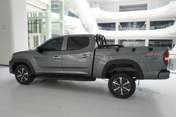 Used SAIC MAXUS Xingji 2023 Starry L 2.0T Diesel Manual 4x4 Elite Edition Long Bed