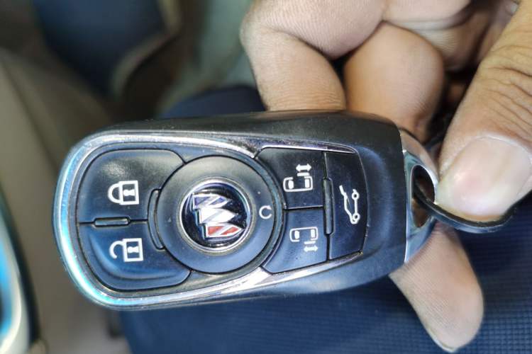 Used Buick GL8 2020 ES Land Cruiser 653T Luxury Model Vehicle Key