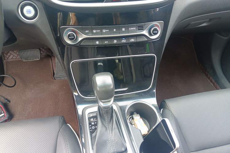 Used Hyundai Tucson 2019 280TGDi Dual-Clutch Two-Wheel Drive Fashion Edition China V Standard Gear Lever