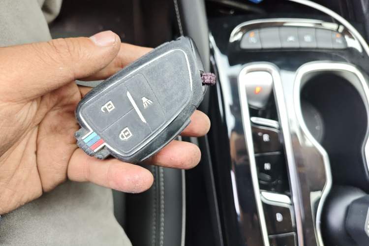 Used Buick Envision 2022 Encore S 552T Two-Wheel-Drive Luxury Model Vehicle Key