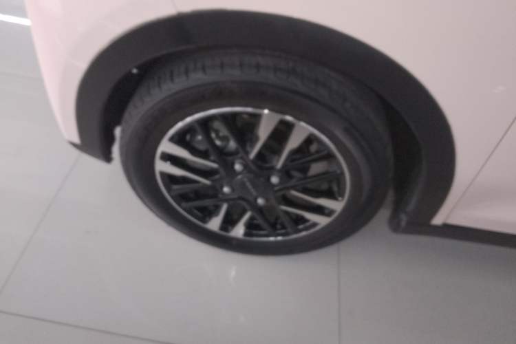 Used Chery New Energy Little Ant 2022 Sweet Pink Edition Half-Sugar Version Lithium Iron Phosphate 29.2 kWh 30 kW 301 km Left Front Wheel Hub