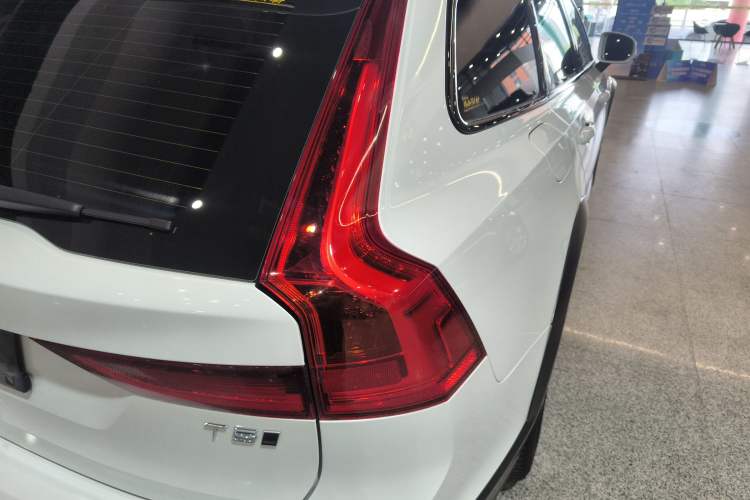 Used Volvo V90 2017 Cross Country T5 AWD Prestige Edition
