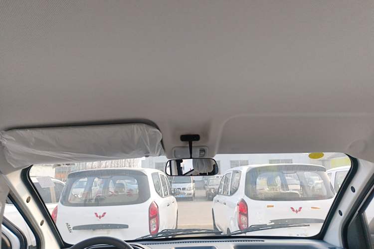 Used Wuling Yangguang 2024 300KM Comfort Version Passenger Van 75kW