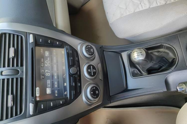 Used Bestune B50 2012 1.6L manual sunroof version Audio And AC Panel