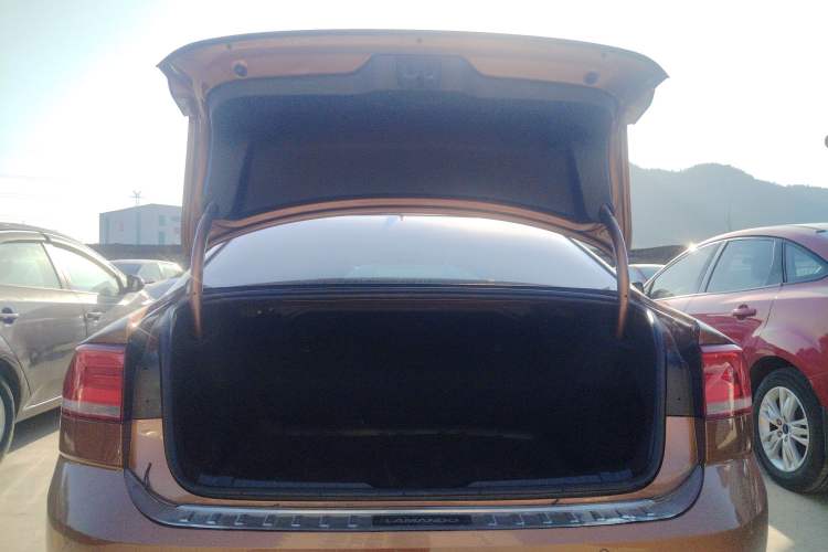 Used Volkswagen Lamando 2017 230TSI DSG Fashion Edition
